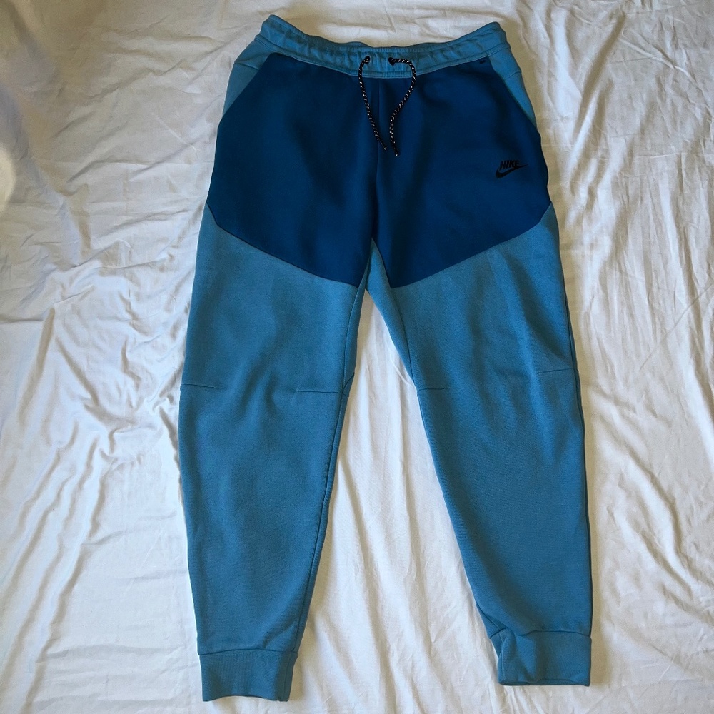 Nike tech fleece joggers
